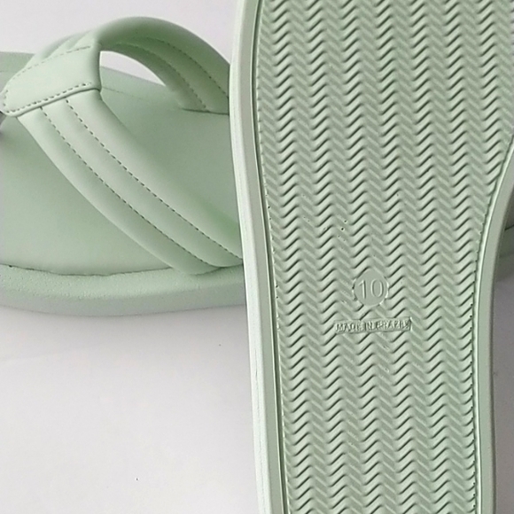 Madden Girl Amarri Women's Faux Leather Toe-Post Flatform Sandals - Picture 3 of 4